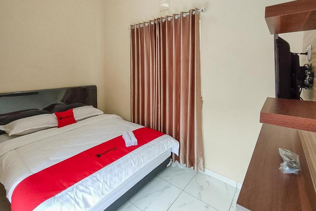Hotel Reddoorz Near Bns Batu Tlekung Esterno foto