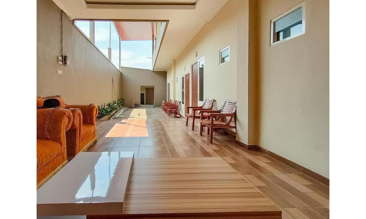 Hotel Reddoorz Near Bns Batu Tlekung Esterno foto