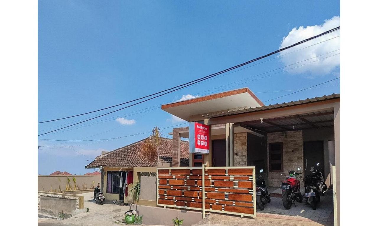 Hotel Reddoorz Near Bns Batu Tlekung Esterno foto